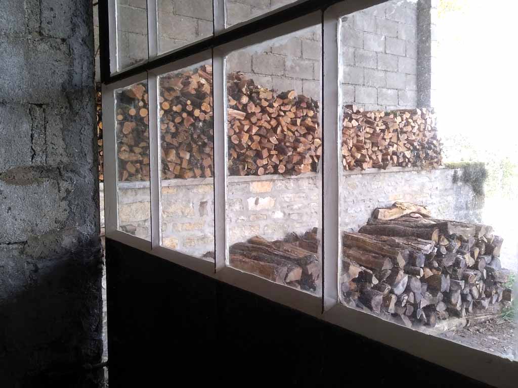 Ambachtelijk glas zetten met stopverf
